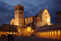 Assisi_notte-1200x862